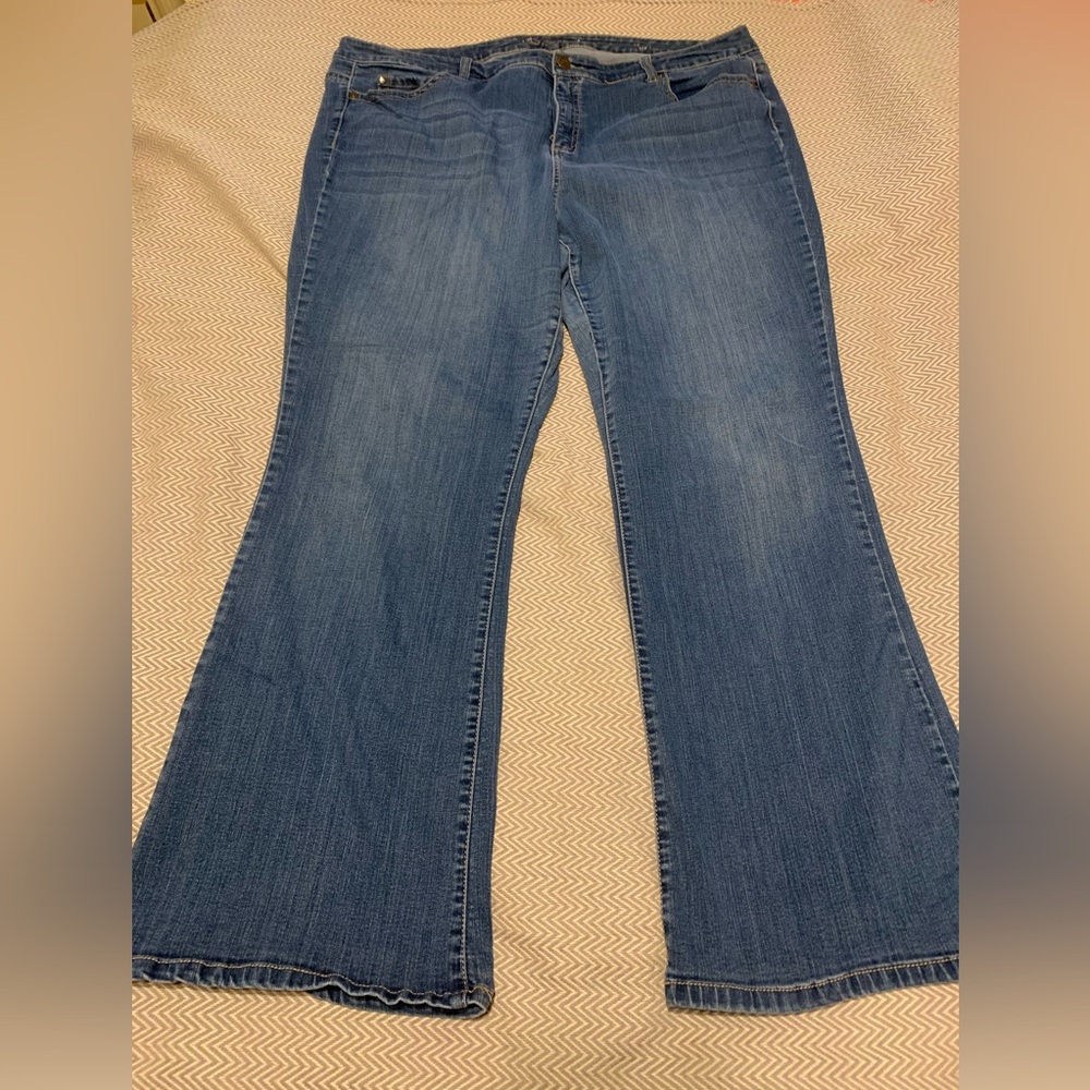 New Directions Weekend flare leg jeans. Rhinestone buttons on pockets. 22W.